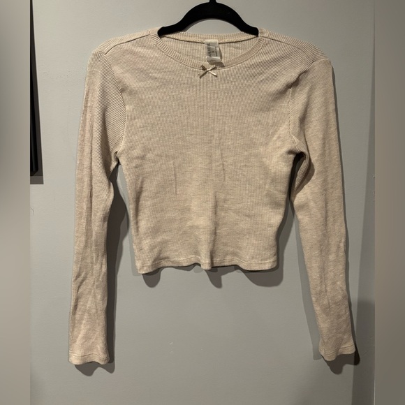 💕3/$25💕 Soft Neutral Ribbed Long Sleeve Top - Picture 2 of 3